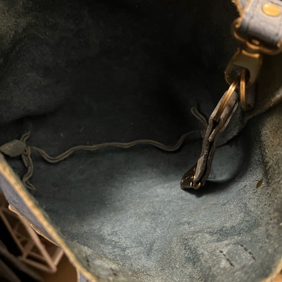 Portland Leather Crossbody or Shoulder Bag - Picture 6 of 8